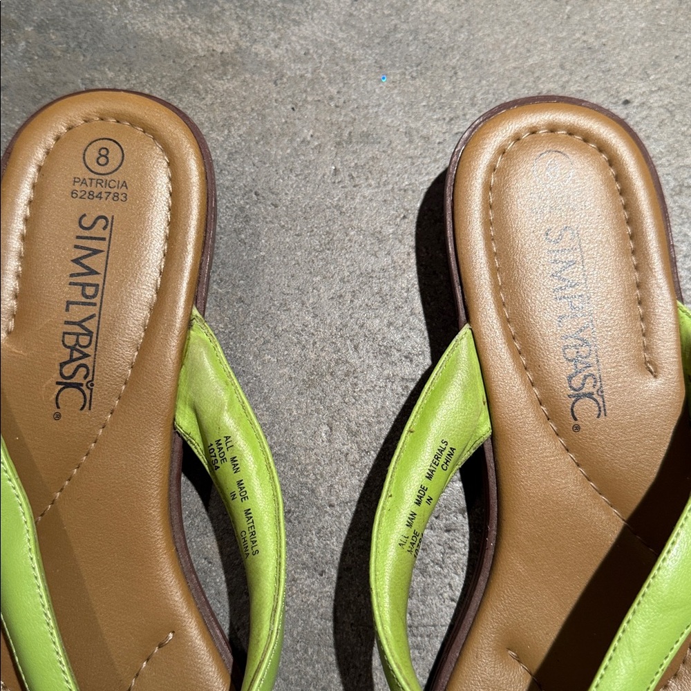 Simply Basic Women's lime green Sandals Sz 8 - Picture 3 of 7